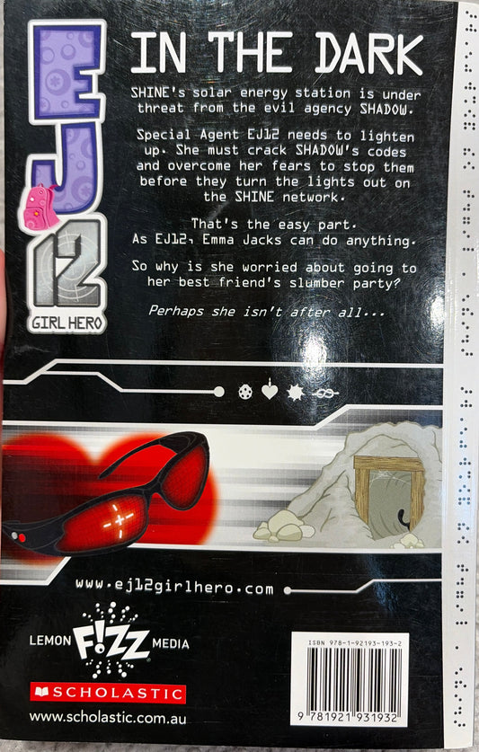 EJ12 Girl Hero: In the Dark (Book 3)