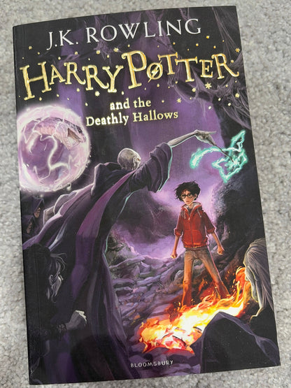 Harry Potter and the Deathly Hallows by J.K. Rowling (Bloomsbury Paperback, Book 7)